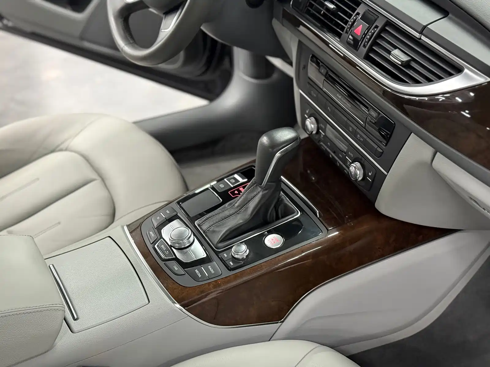 Photo 17 - Audi A6L