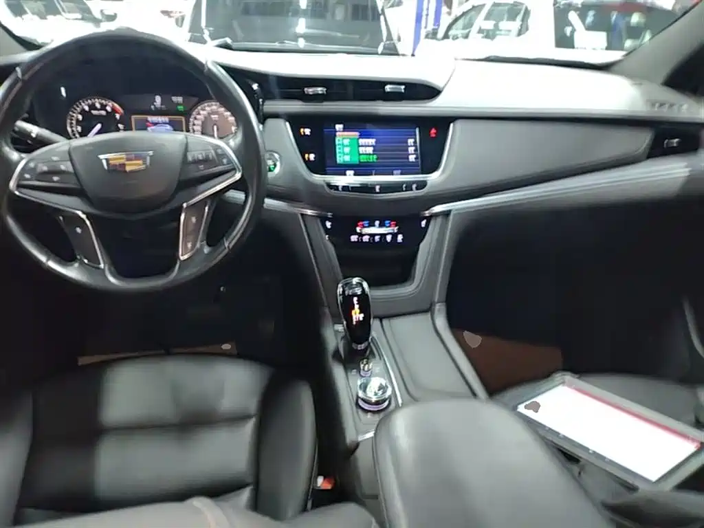 Photo 10 - Cadillac XT5