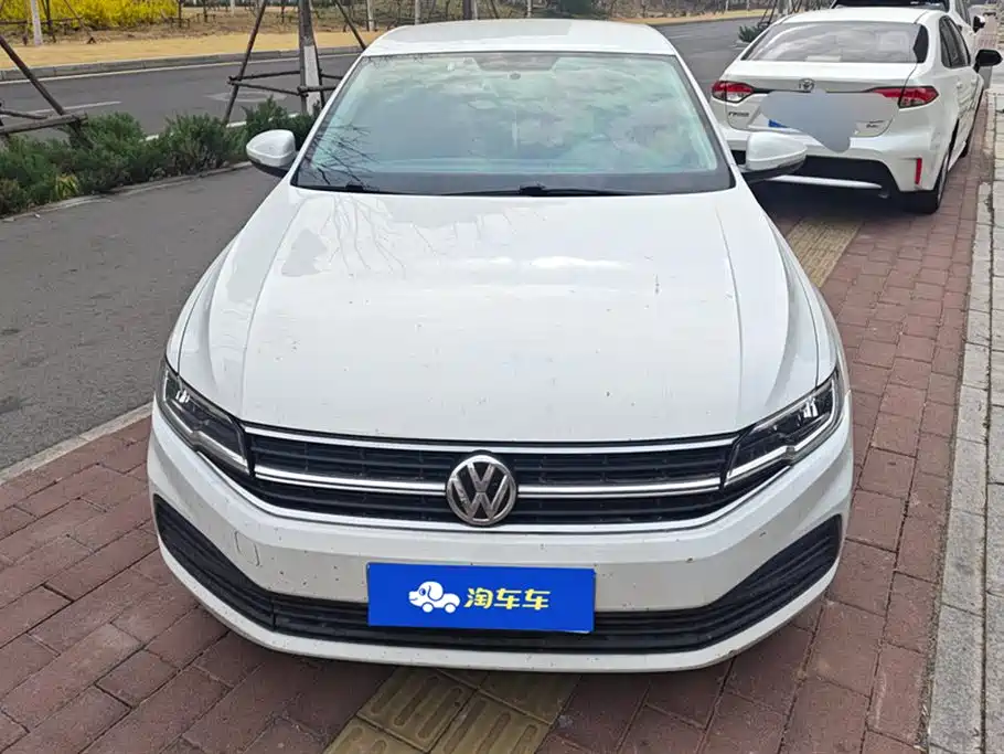 VOLKSWAGEN BORA