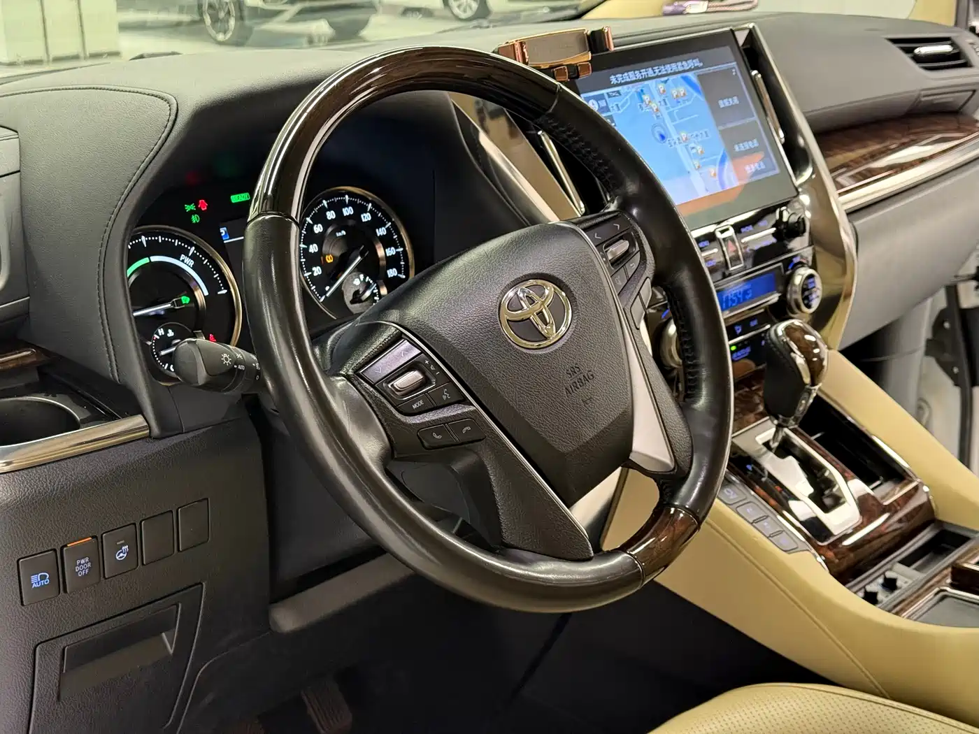 Toyota Alphard 2021 Hybrid 2.5L Luxury фото 12