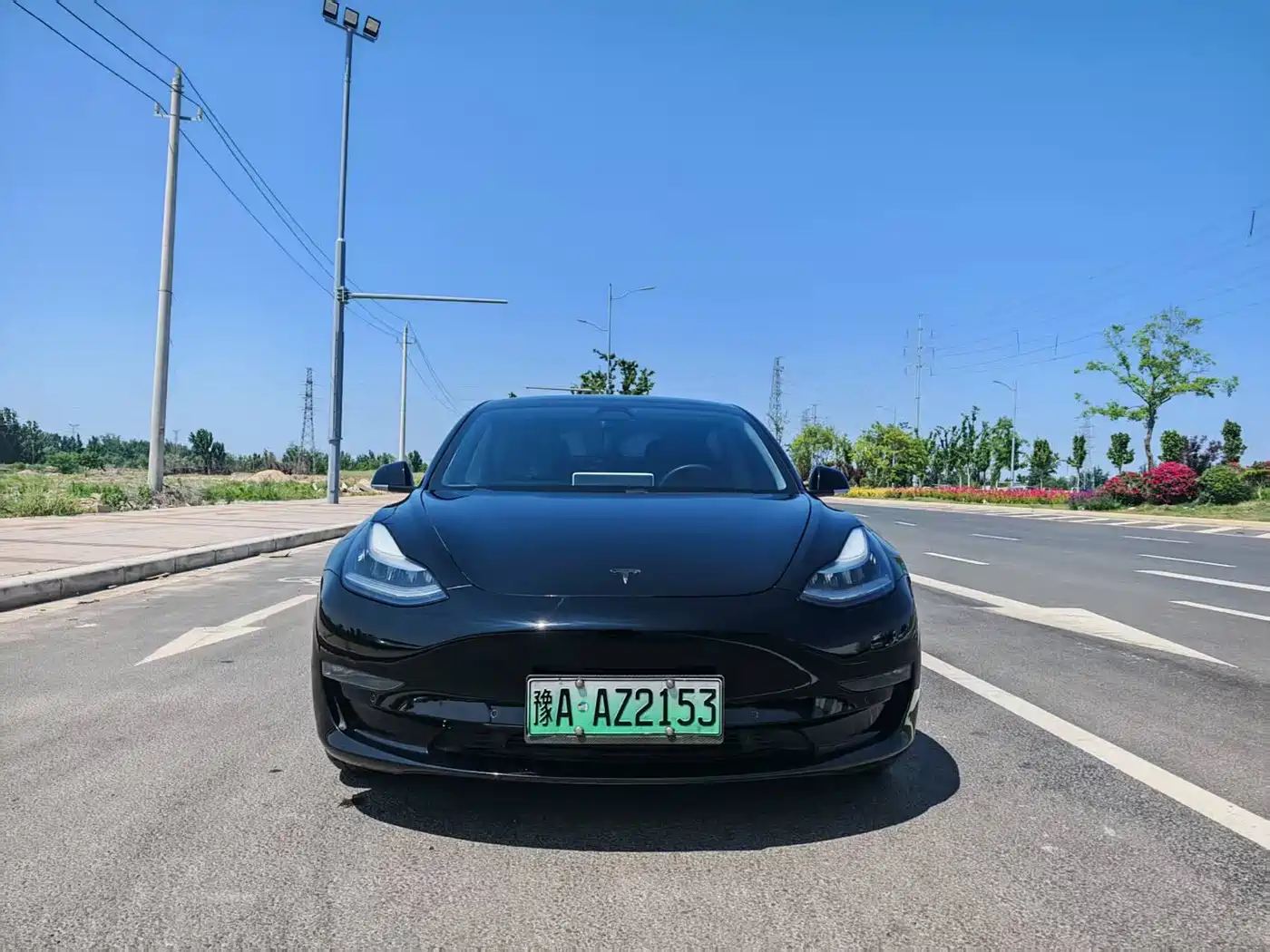 TESLA MODEL 3