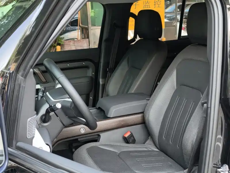 Land Rover Defender 2020 Model 110 P400 SE фото 4