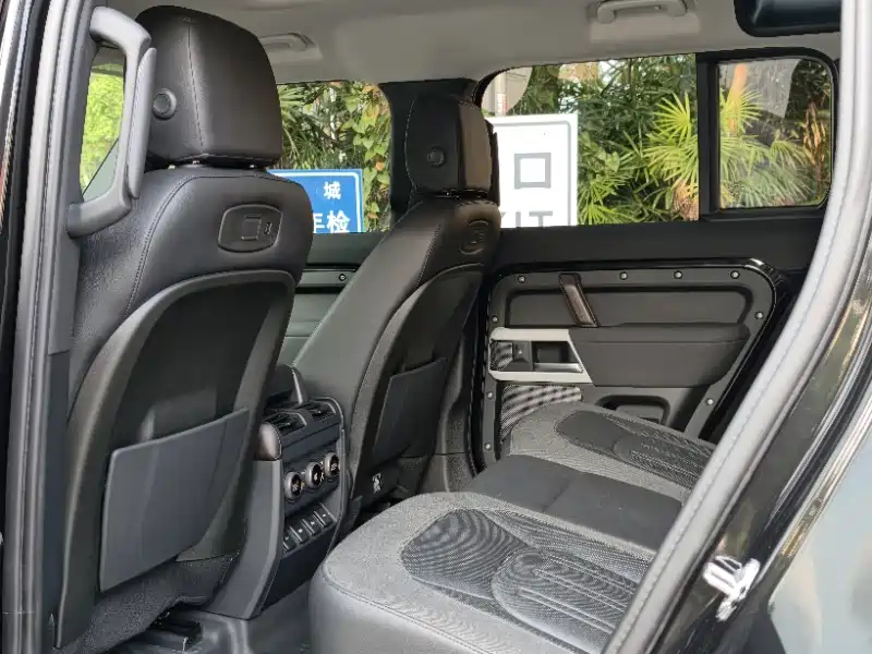 Land Rover Defender 2020 Model 110 P400 SE фото 9