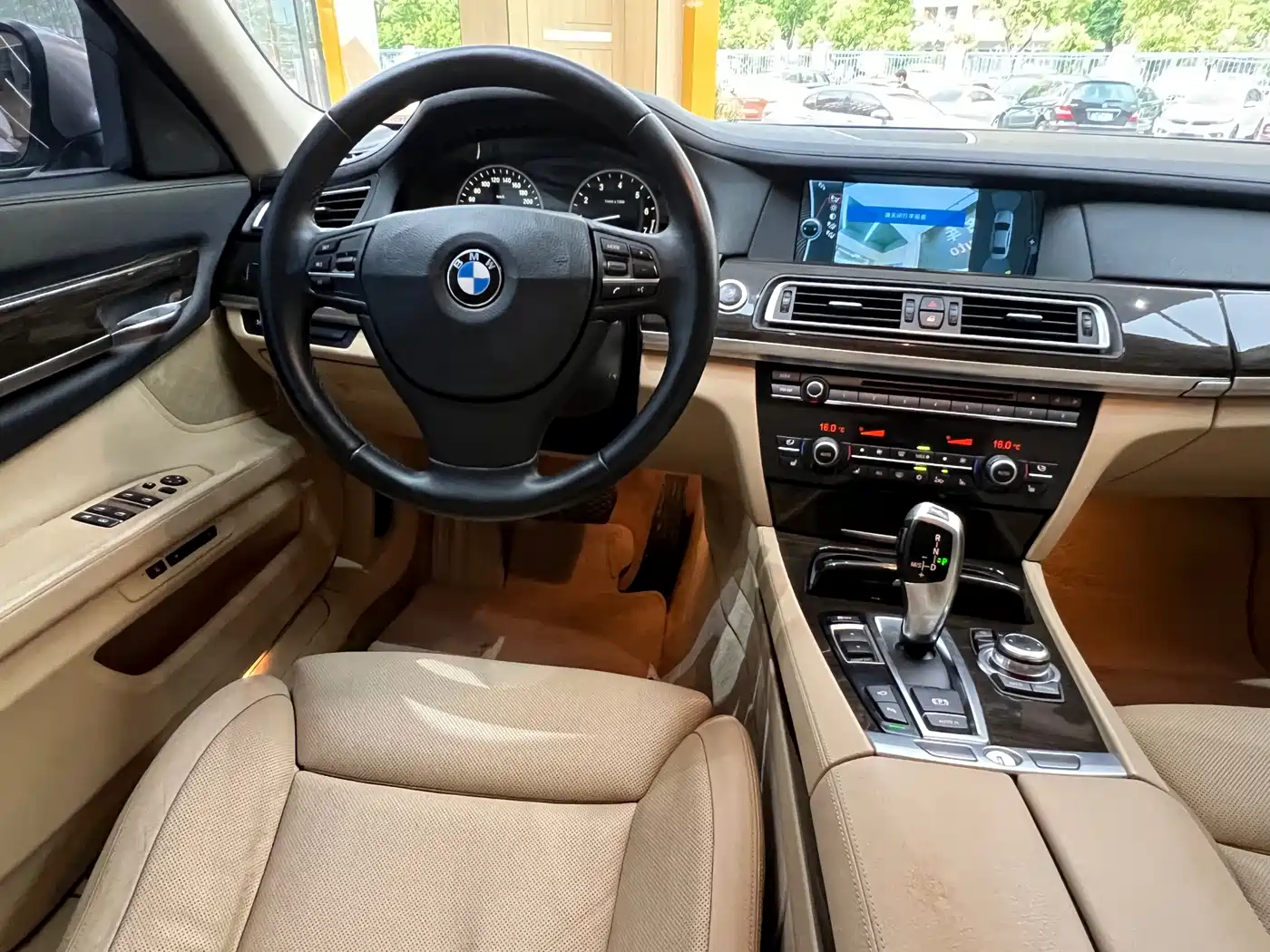 BMW 7 Series 2010 750Li фото 30
