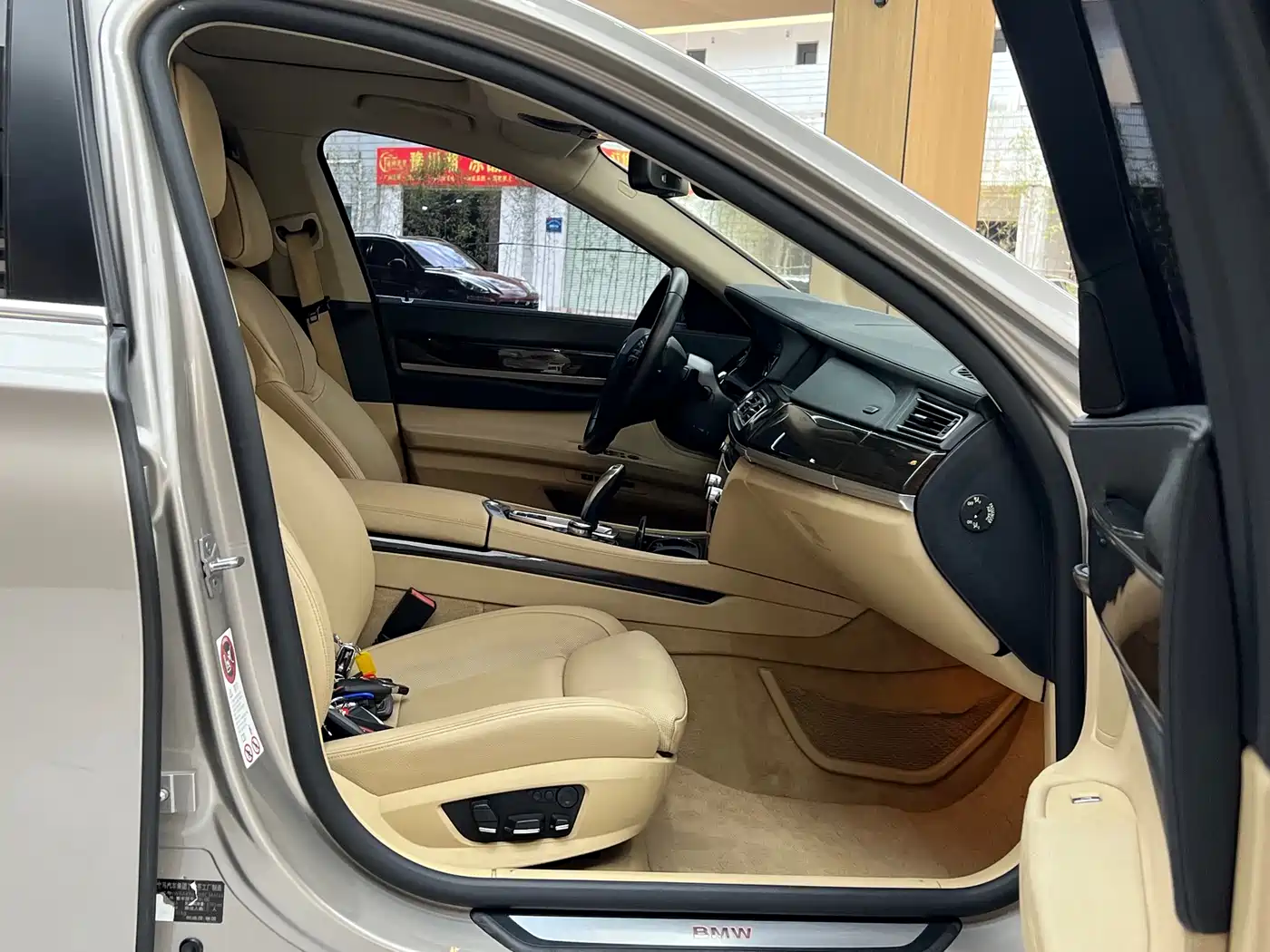 BMW 7 Series 2010 750Li фото 22
