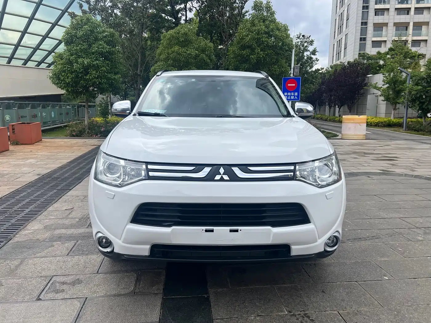 Mitsubishi Outlander (Import) 2014 2.4L 4WD Luxury Value Edition 5-seater фото 2