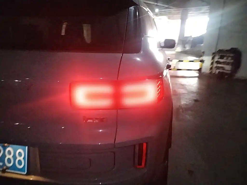 Фото 8 - Geely ICON
