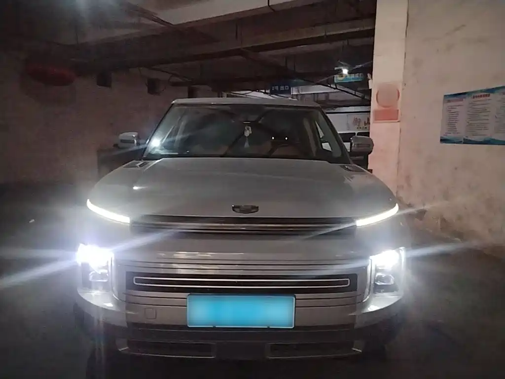 Фото 3 - Geely ICON