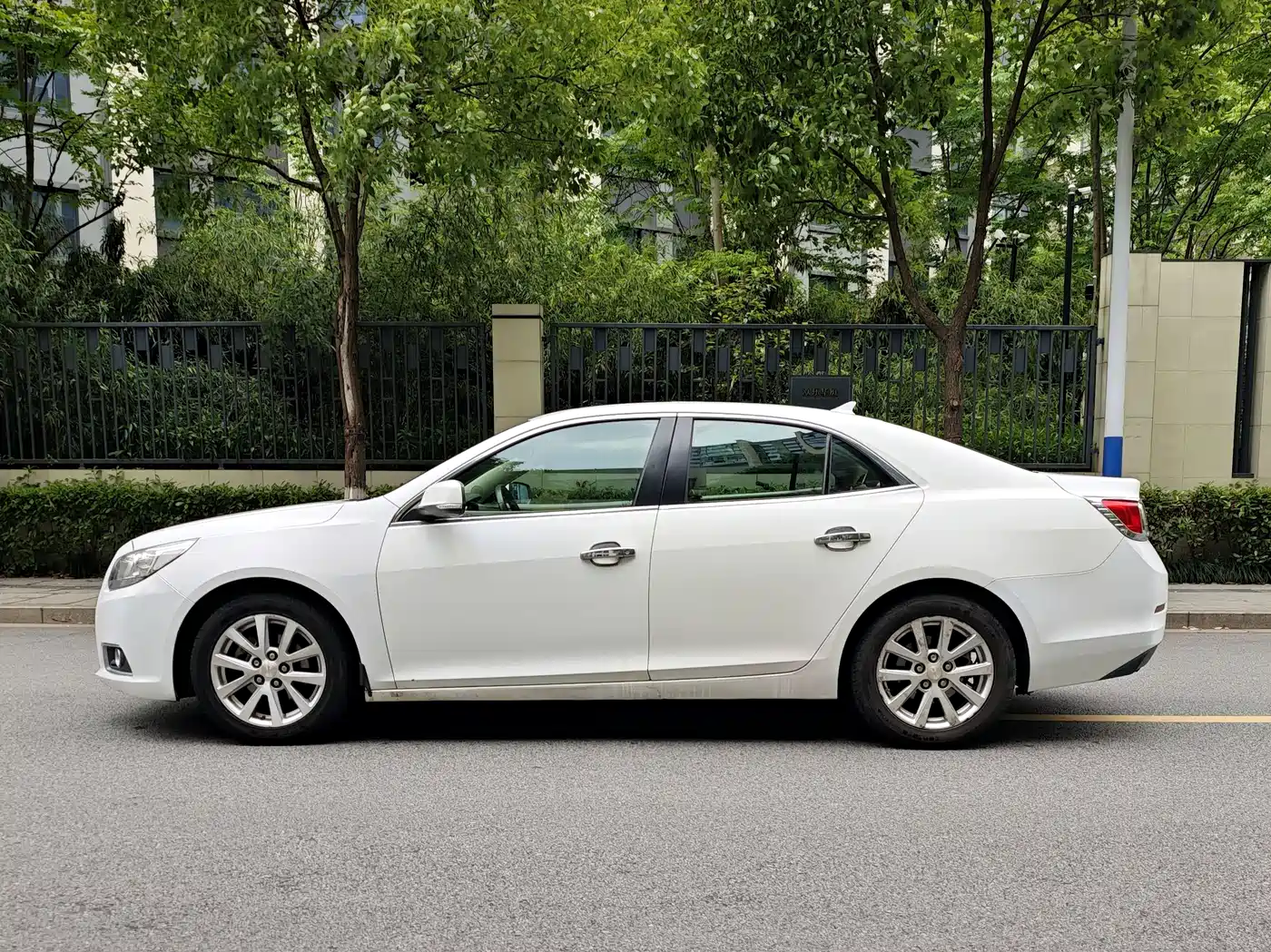 Chevrolet Malibu 2013 2.0L Automatic Luxury Edition фото 2
