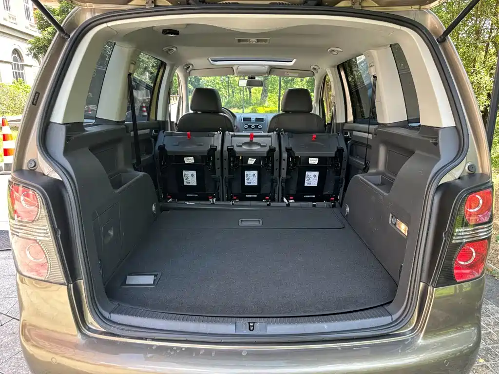 Фото 14 - Volkswagen Touran