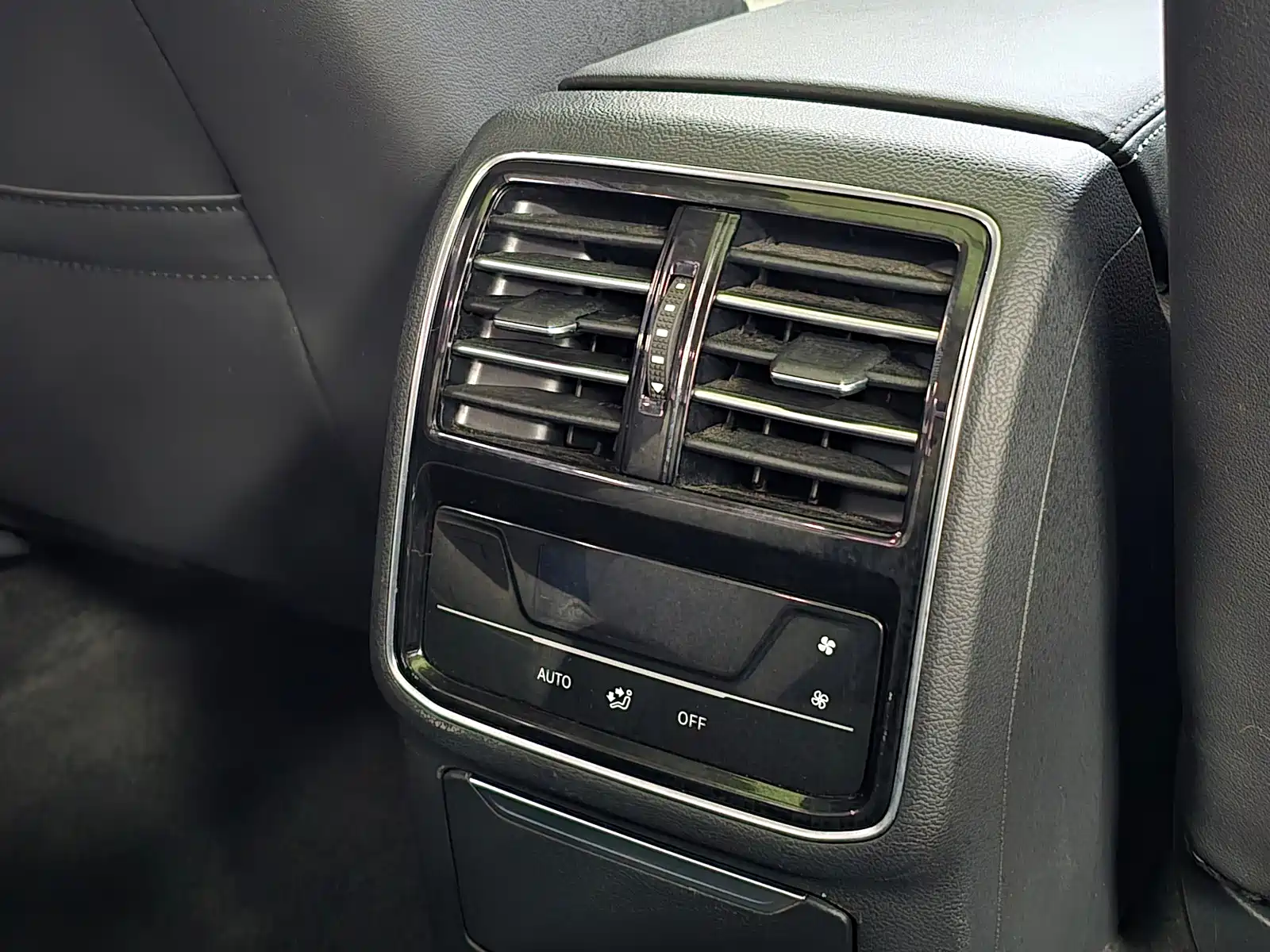 Photo 9 - Volkswagen Magotan