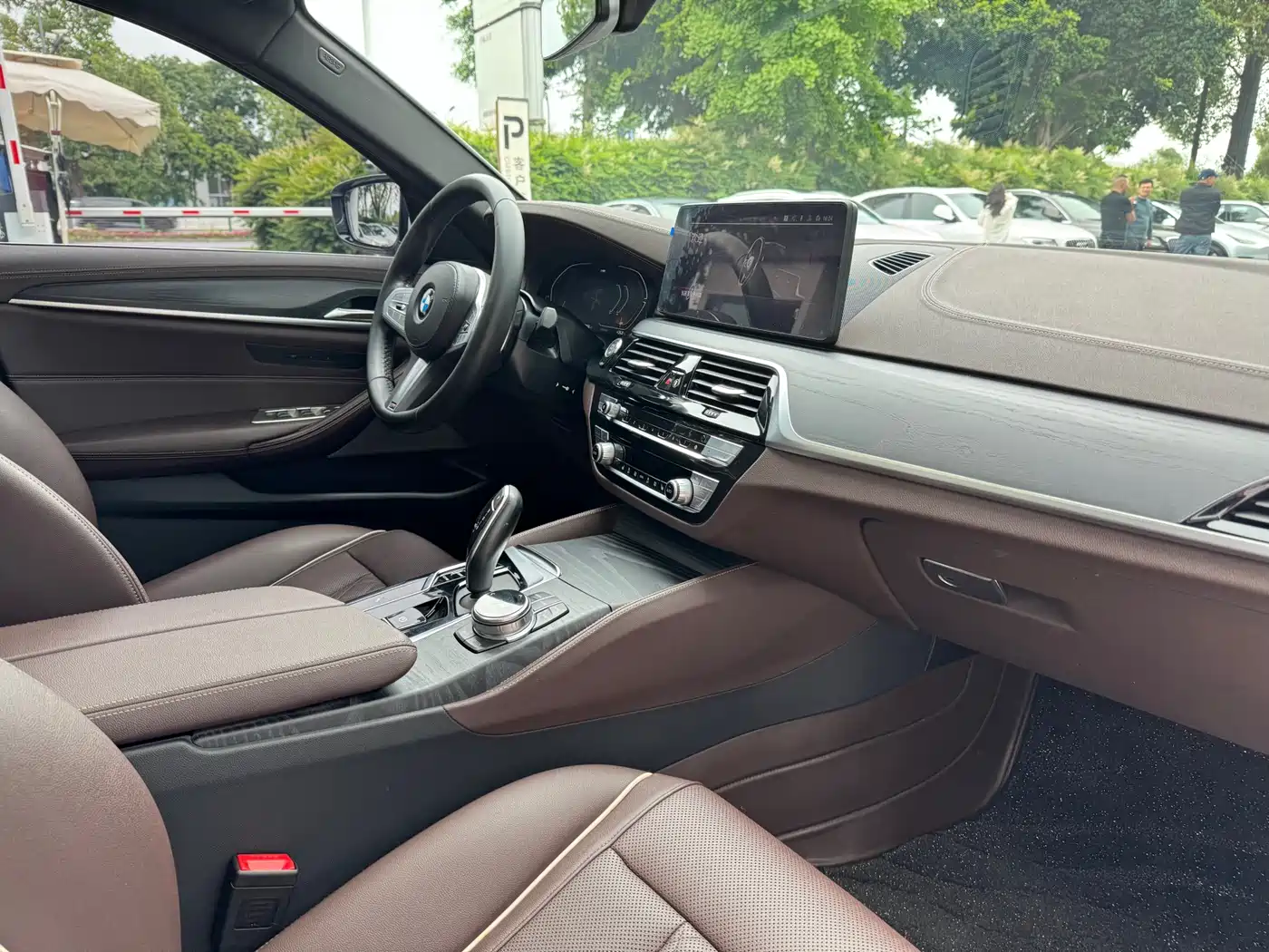 BMW 5 Series 2023 530Li Leading M Sport Package фото 13