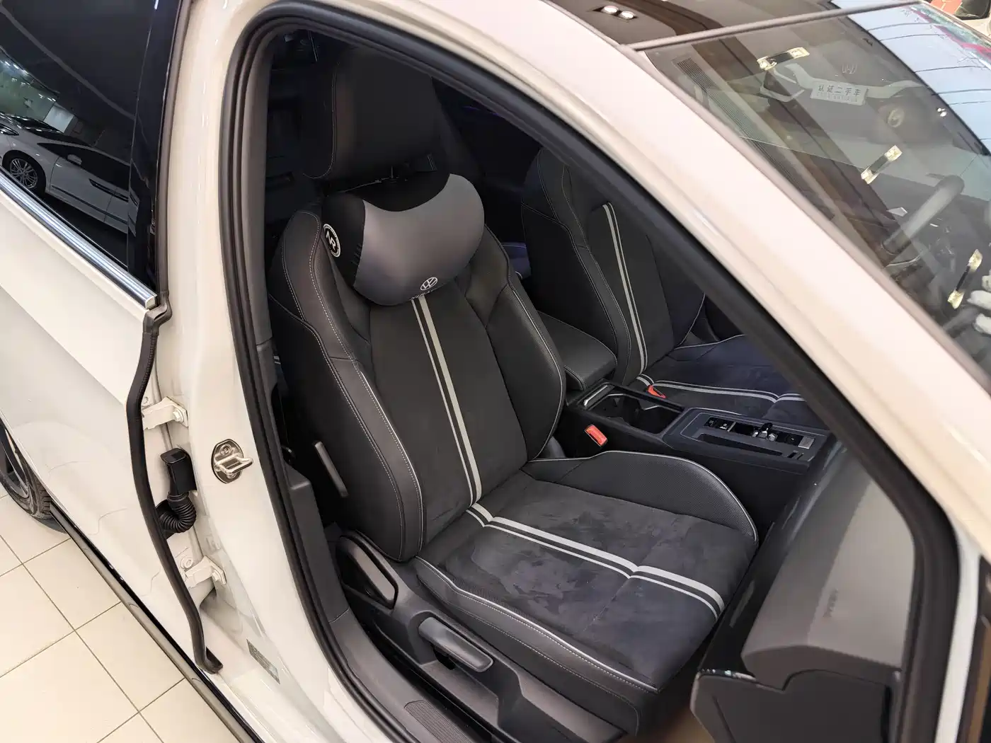 Volkswagen Golf 2021 280TSI DSG R-Line фото 33