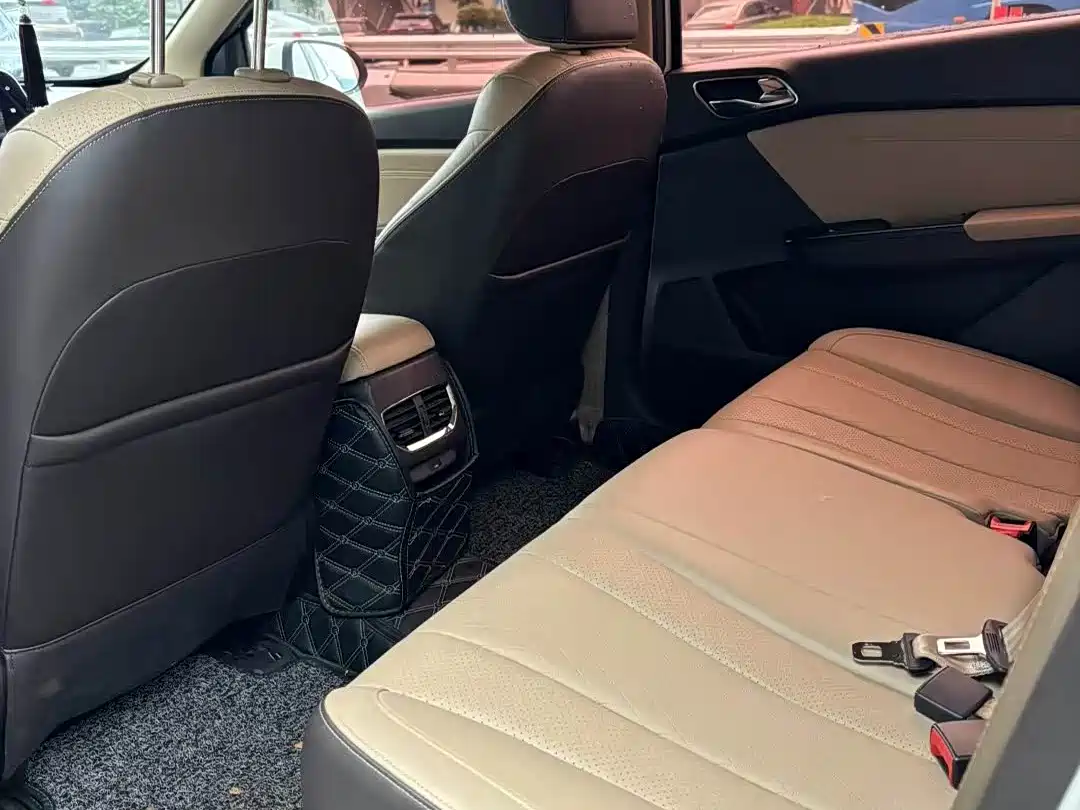 Photo 7 - Baojun 310