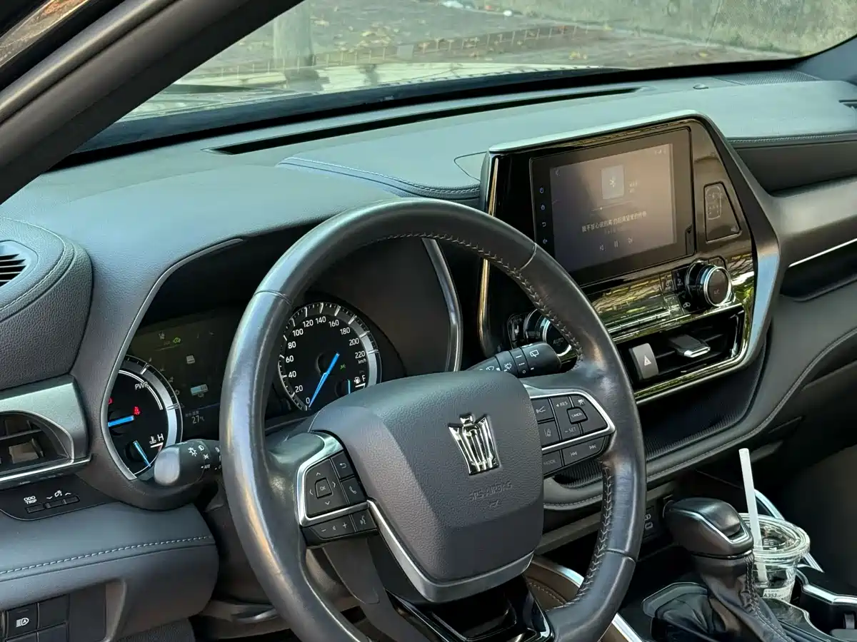 Toyota Crown Kluger 2023 2.5L HEV AWD Luxury Edition фото 3