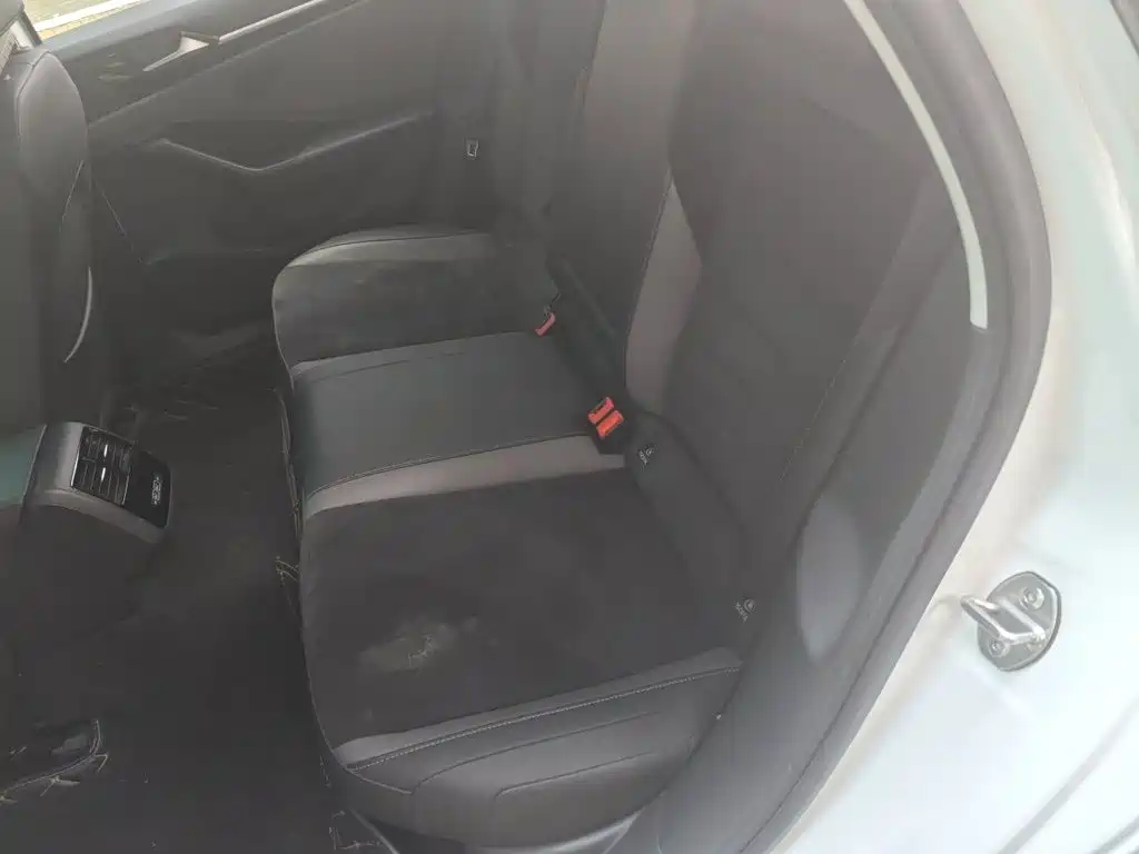 Photo 13 - Volkswagen Sagitar