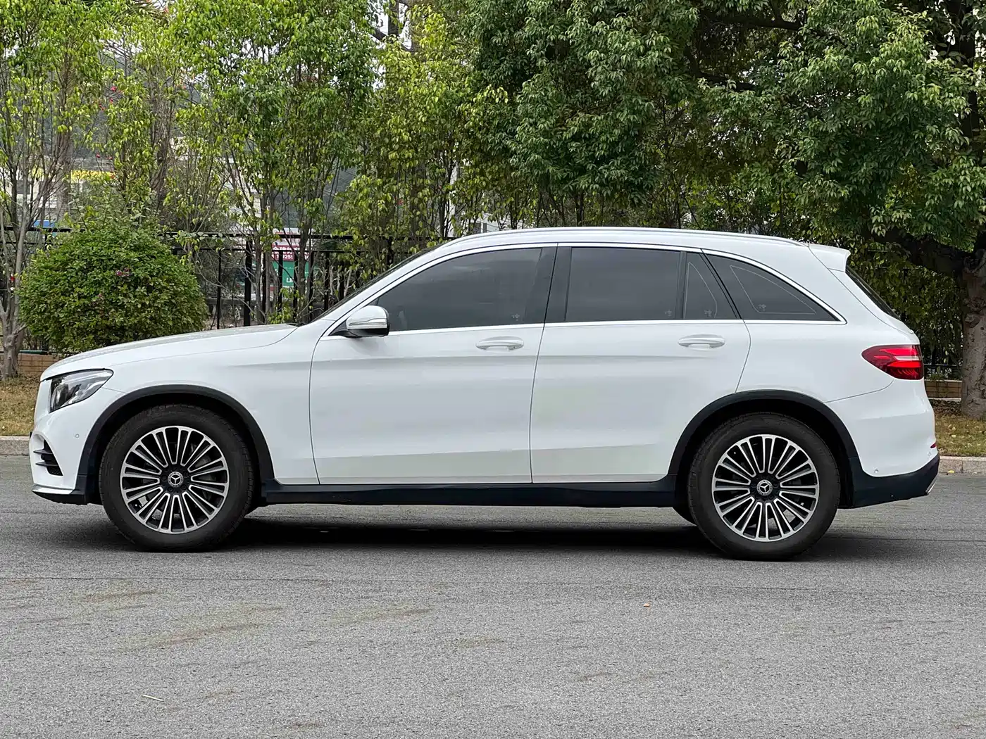 Mercedes-Benz GLC 2018 GLC 260 4MATIC Dynamic фото 21