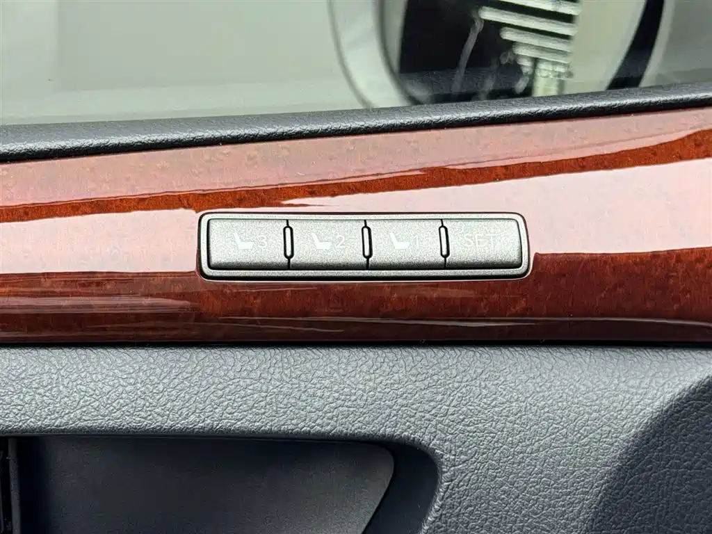 Lexus LX фото 19