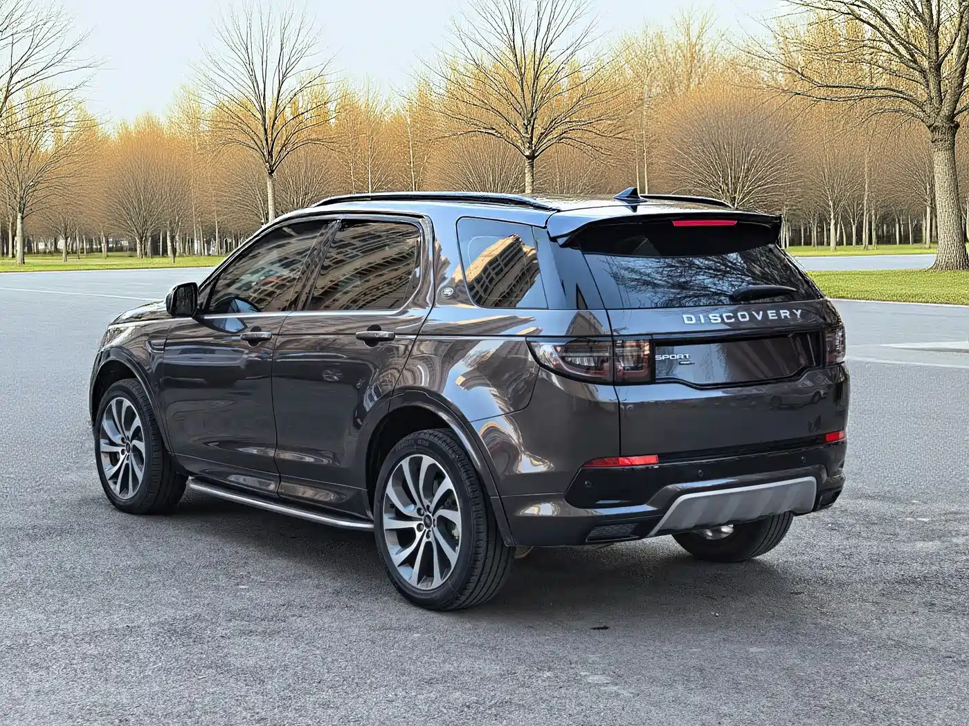 Land Rover Discovery Sport 2022 249PS Metropolis Edition 5-Seater фото 4