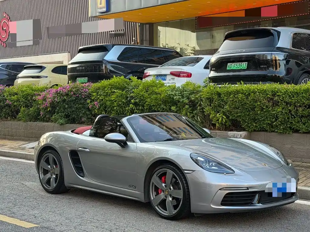 Photo 3 - Porsche 718