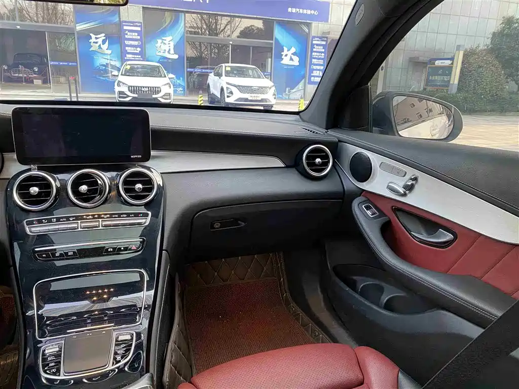 Mercedes-Benz GLC Coupe 2020 GLC 260 4MATIC Coupe SUV фото 12