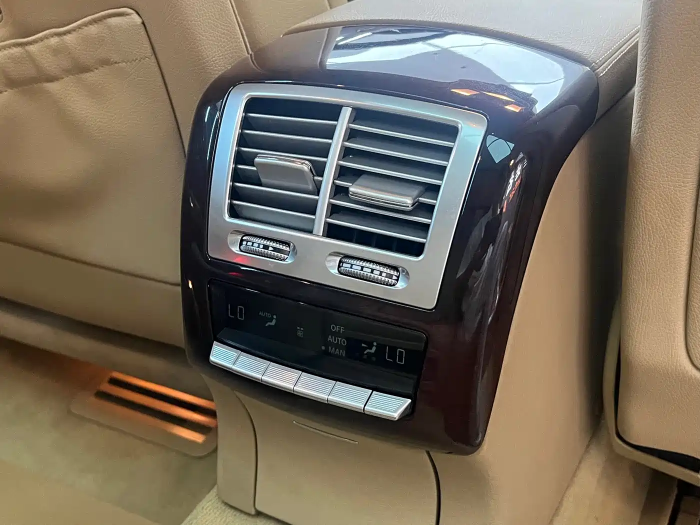 Mercedes-Benz S-Class 2010 Model S 400 L HYBRID фото 28