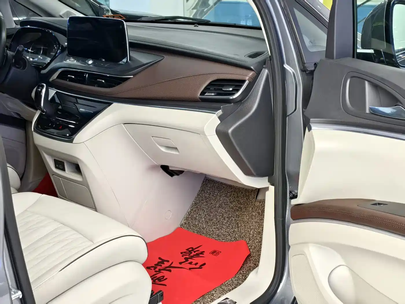 Buick GL8 2021 Land Business Class 652T Premium фото 12