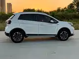 Фото 8 - Geely Vision X3