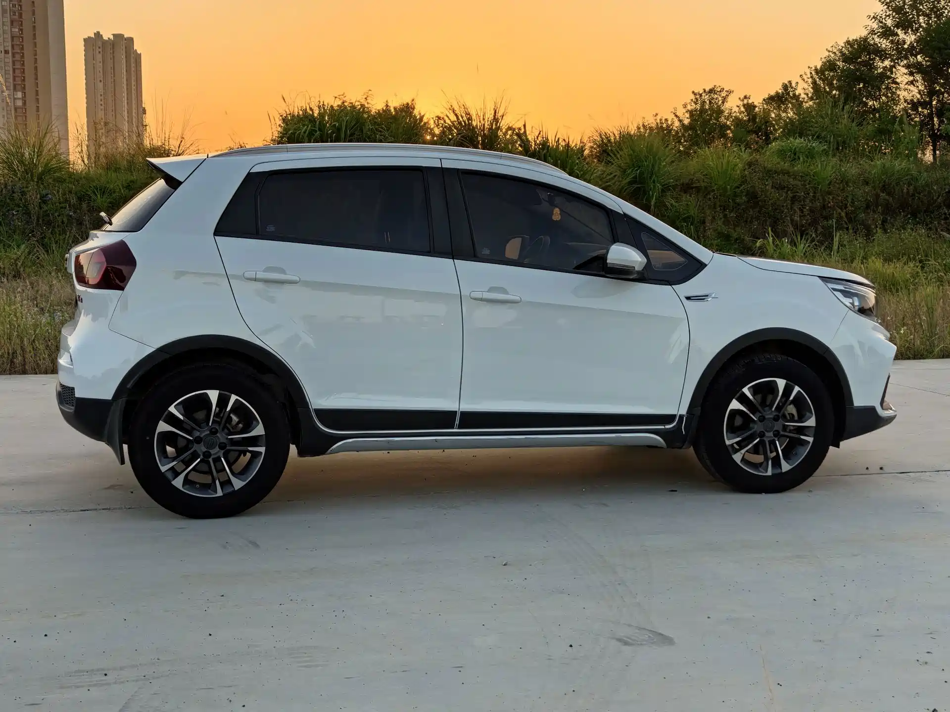 Фото 8 - Geely Vision X3