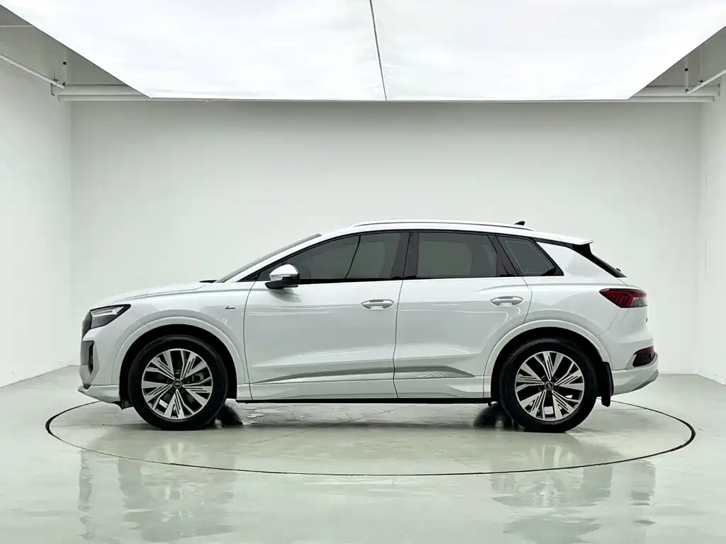 Photo 7 - Audi Q4 e-tron