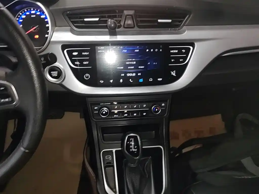 Фото 13 - Geely Vision