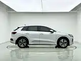 Photo 8 - Audi Q4 e-tron