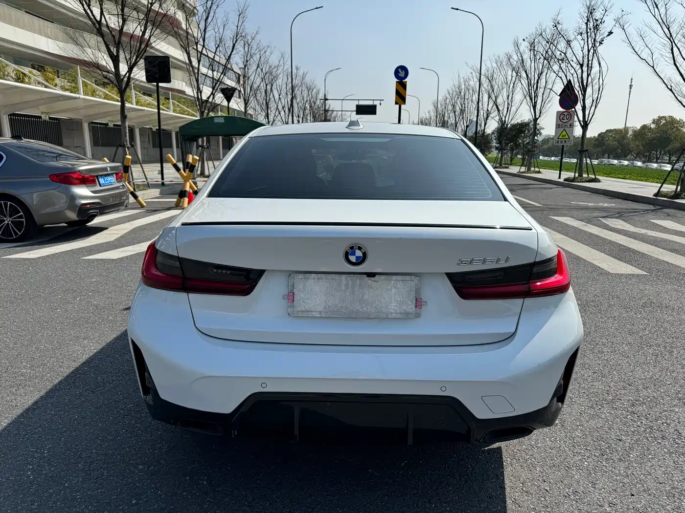 BMW 3 Series 2023 325Li M Sport Black Night Package фото 5