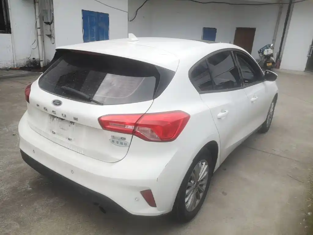 Фото 7 - Ford Focus