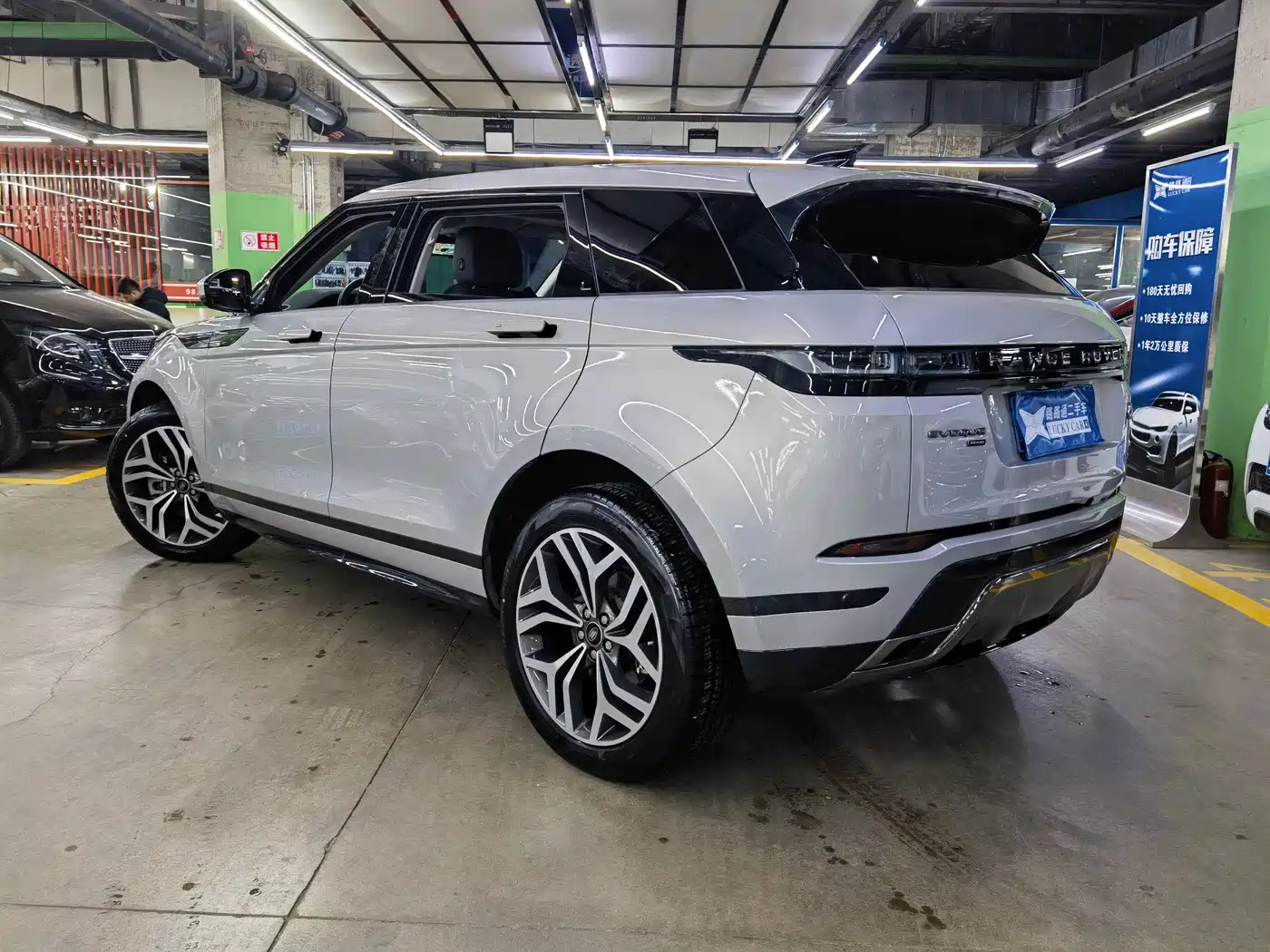 Land Rover Range Rover Evoque 2022 Range Rover Evoque L 249PS R-Dynamic Luxury Edition фото 4