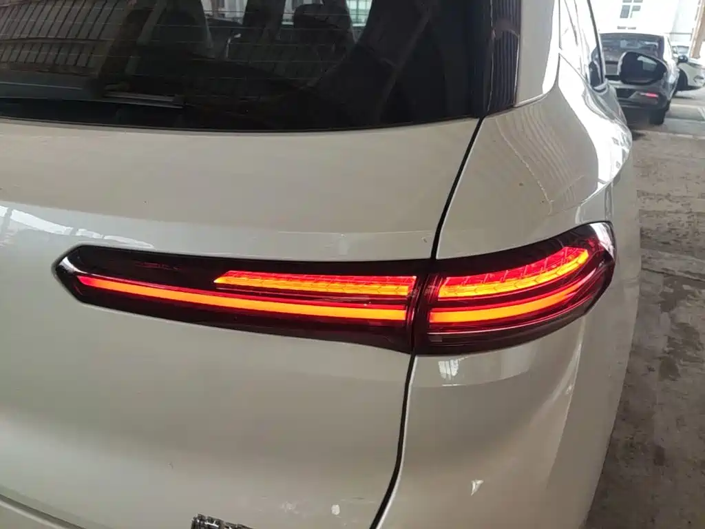 Фото 8 - Besturn Yueyi 03