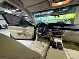 Фото 25 - Lexus ES