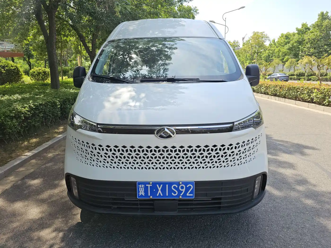 SAIC Maxus Xintu V70 2024 2023 Model 2.0T Elite Edition Automatic Long Wheelbase Medium Roof 6/7-Seater