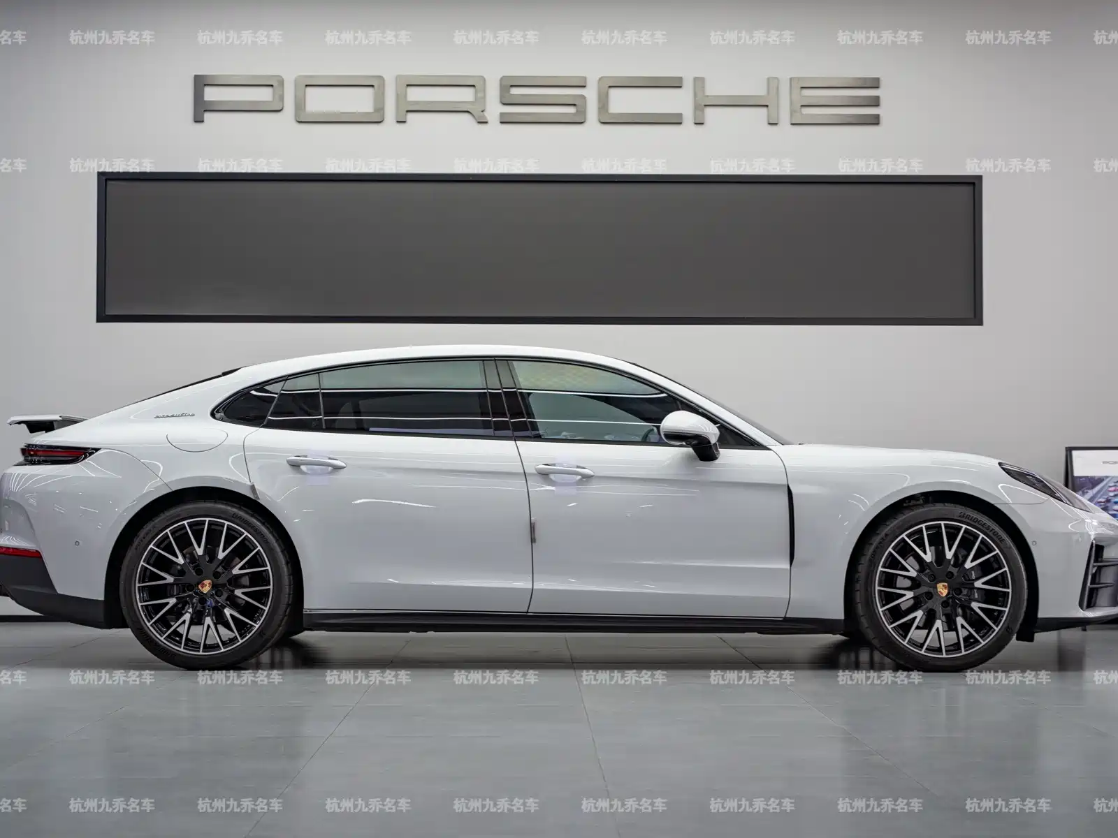 Фото 4 - Porsche Panamera