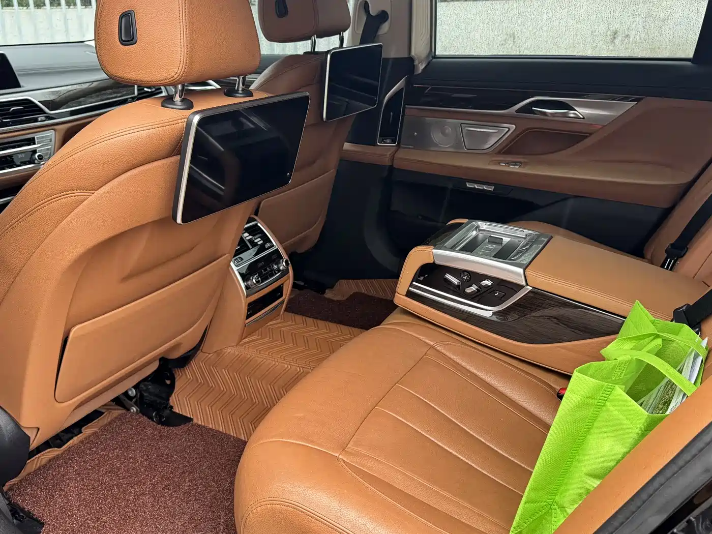 BMW 7 Series 2016 740Li Leading Edition фото 6