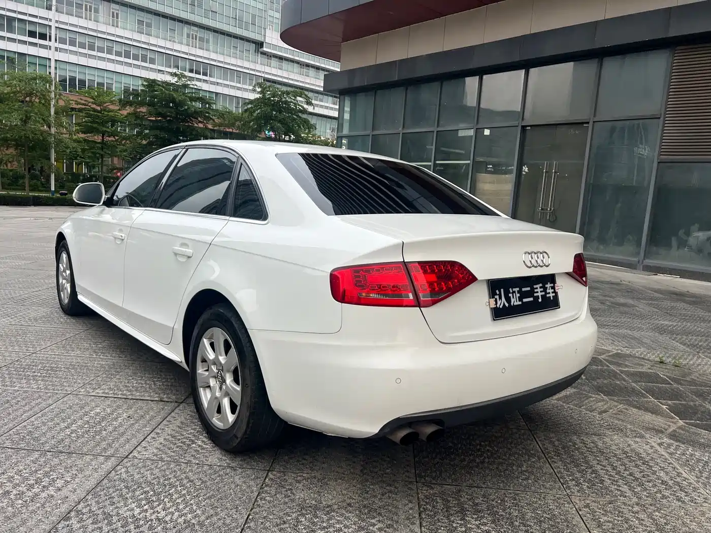Audi A4L 2010 2.0 TFSI Comfort фото 9