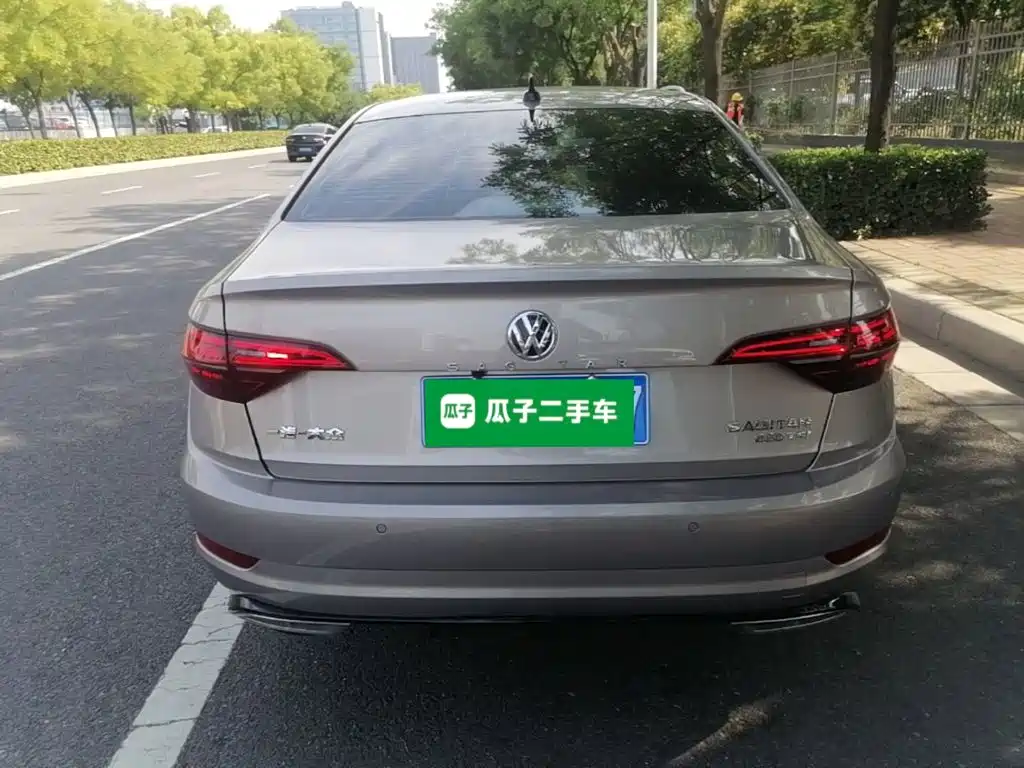 VOLKSWAGEN SAGITAR