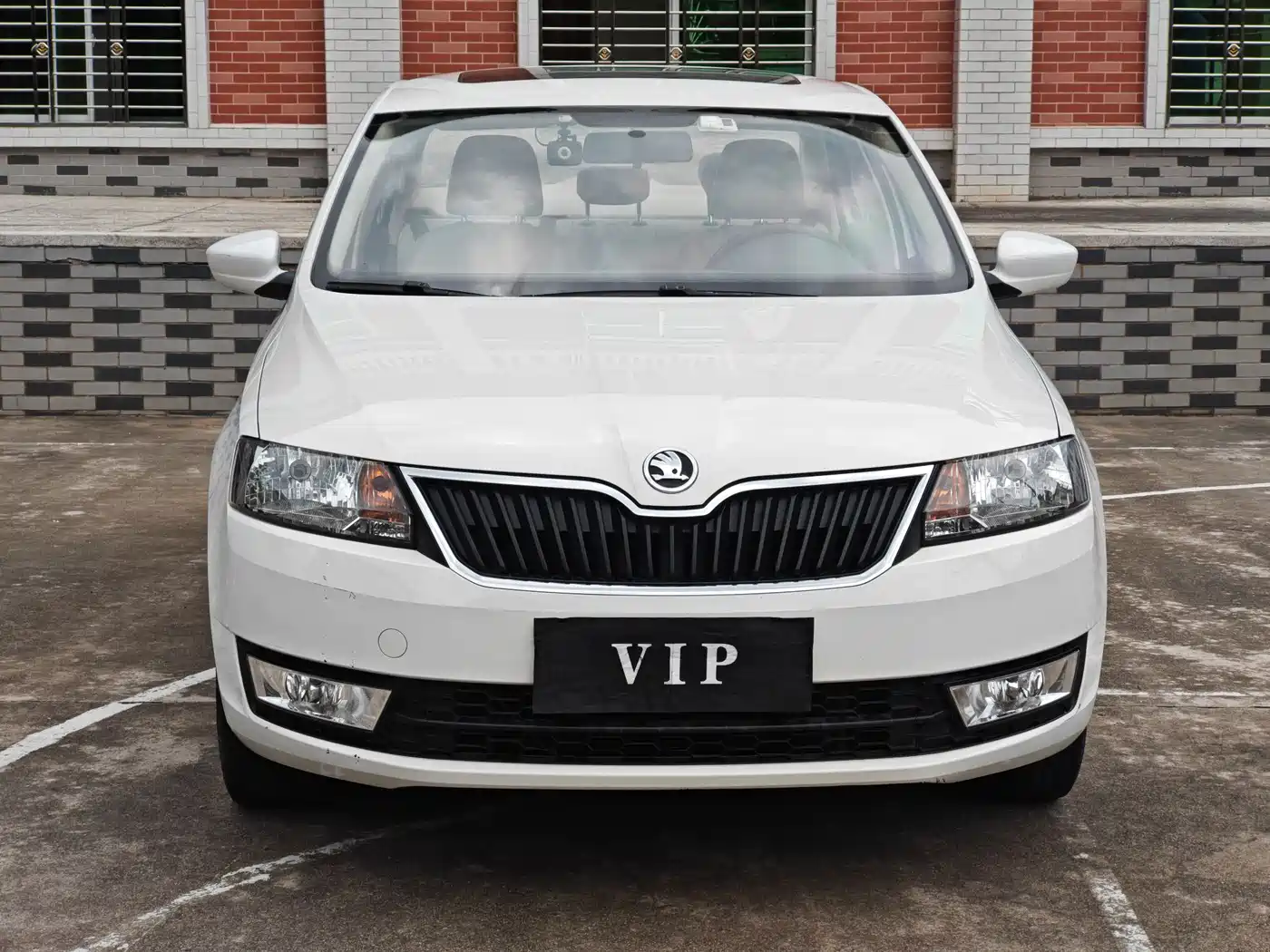 Škoda Rapid 2016 1.6L Automatic Pioneer Edition фото 2