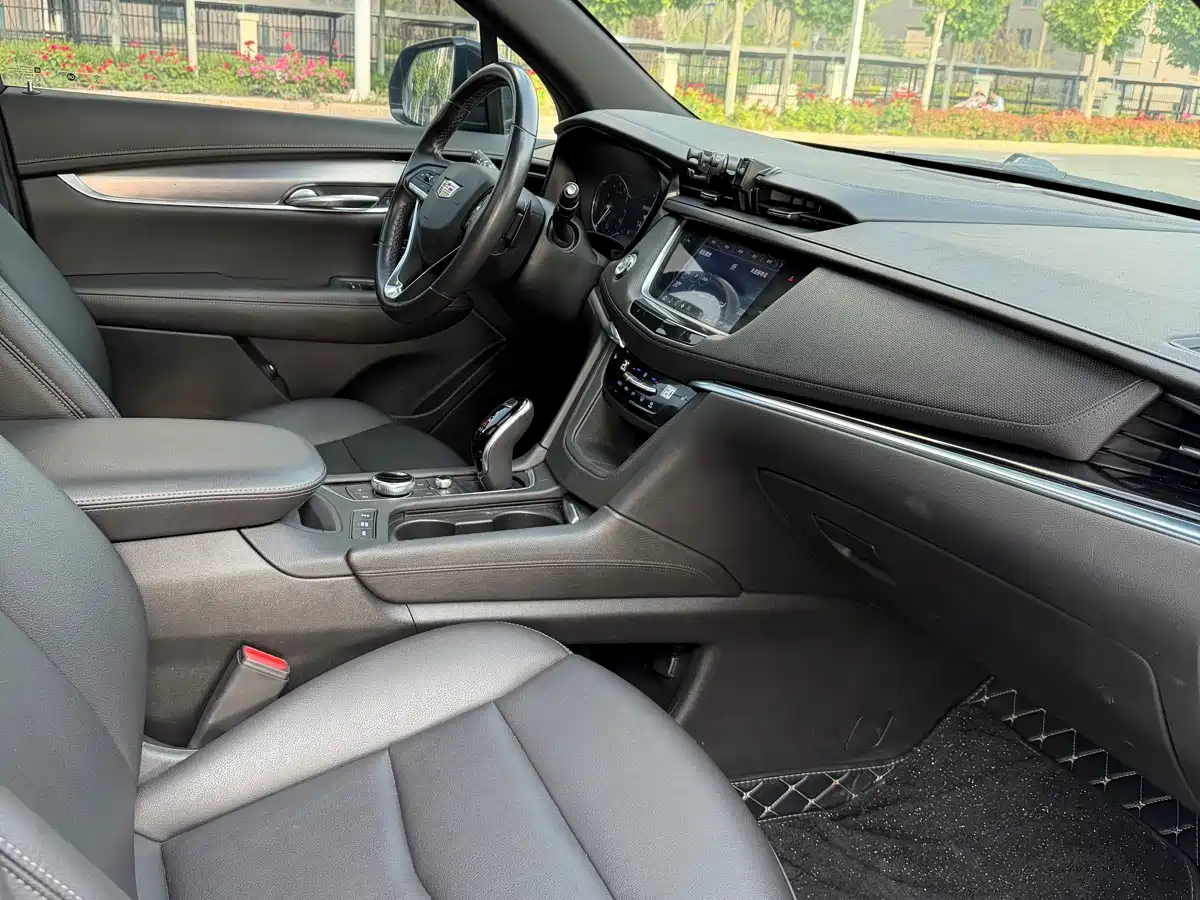 Cadillac XT6 2022 2.0T 6-Seater 4WD Trend Edition фото 11