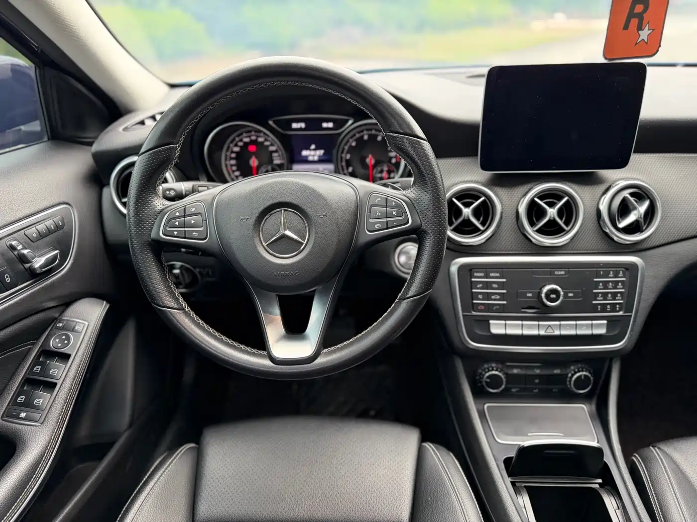 Mercedes-Benz GLA 2018 GLA 200 Dynamic фото 12