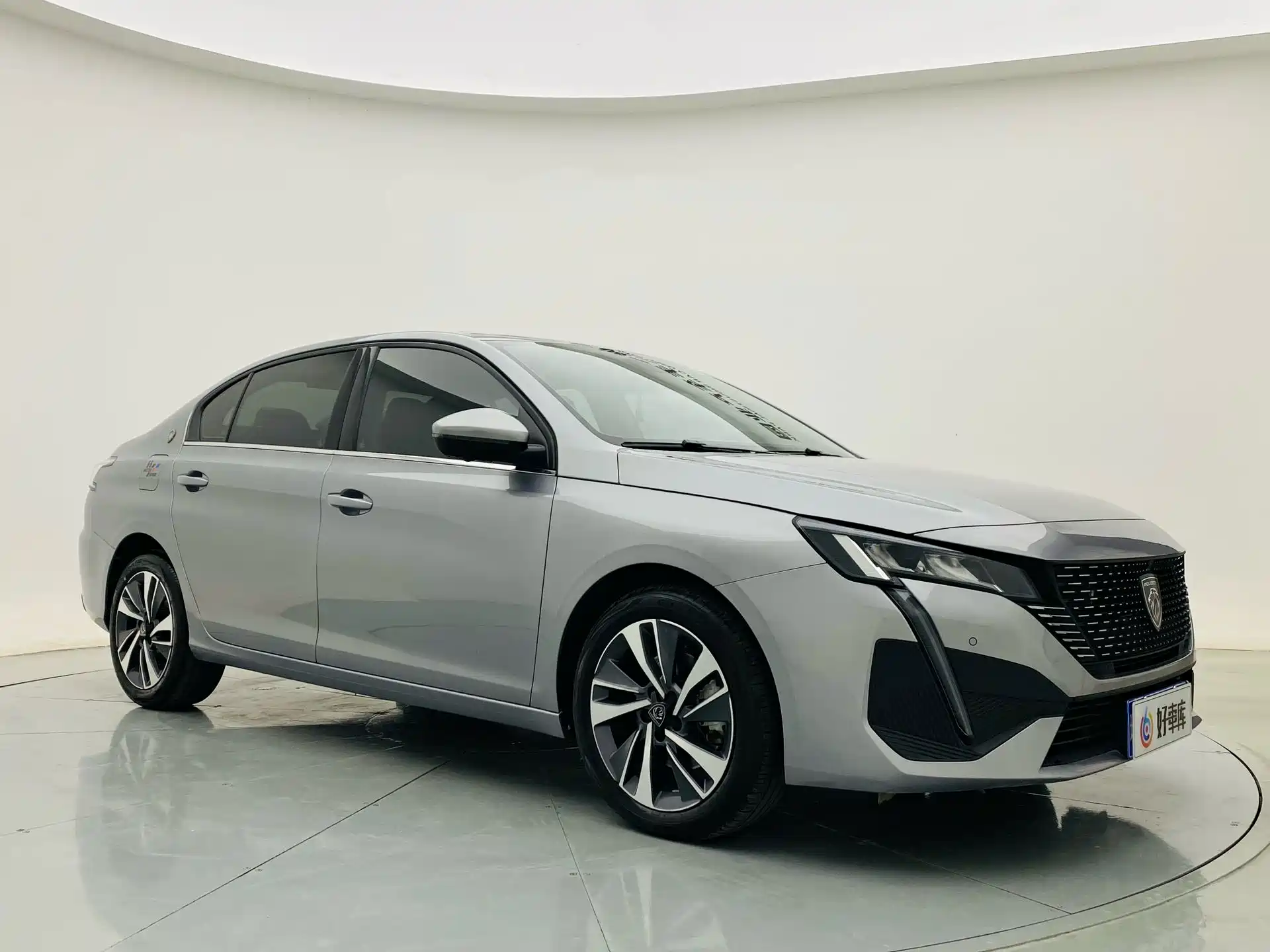 Фото 3 - Peugeot 408