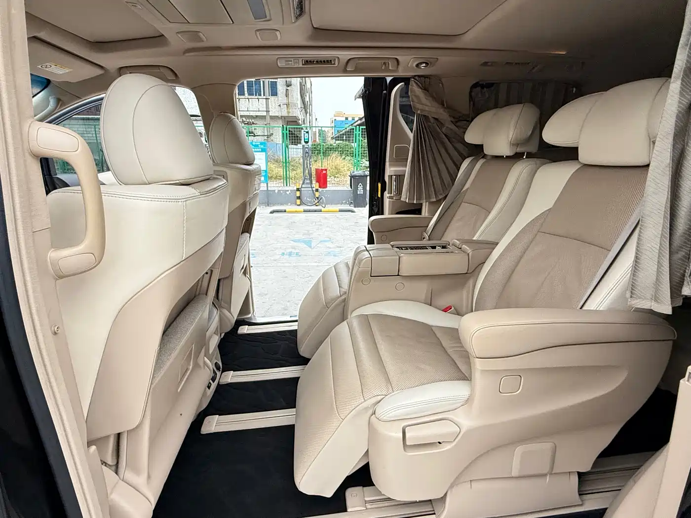 Toyota Alphard 2012 3.5L Premium Edition фото 5