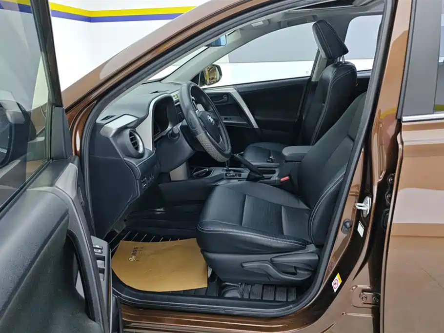 Toyota RAV4 Rongfang 2016 2.0L CVT 2WD Trend (China V) фото 9
