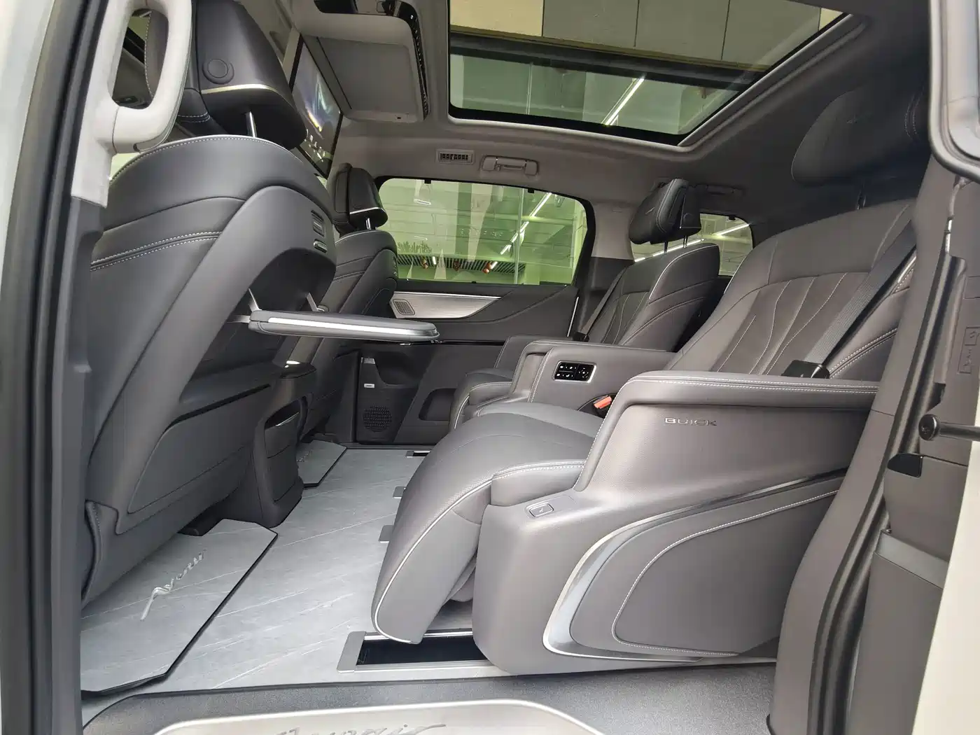 Buick GL8 2026 2026 Luzun Premium Edition