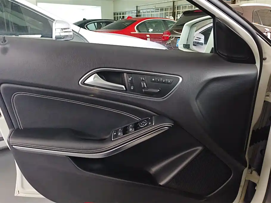 Mercedes-Benz GLA 2015 GLA 200 Fashion фото 7